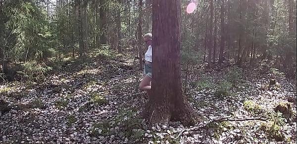  Girl Sucking Dick Stranger and had Anal Sex until Creampie in the Forest